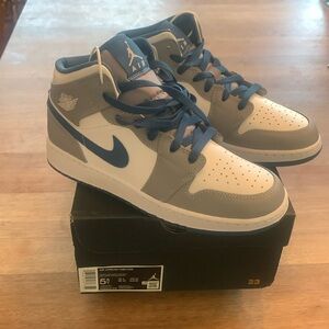 Air Jordan 1. Cement True Blue. sz 5.5 GS